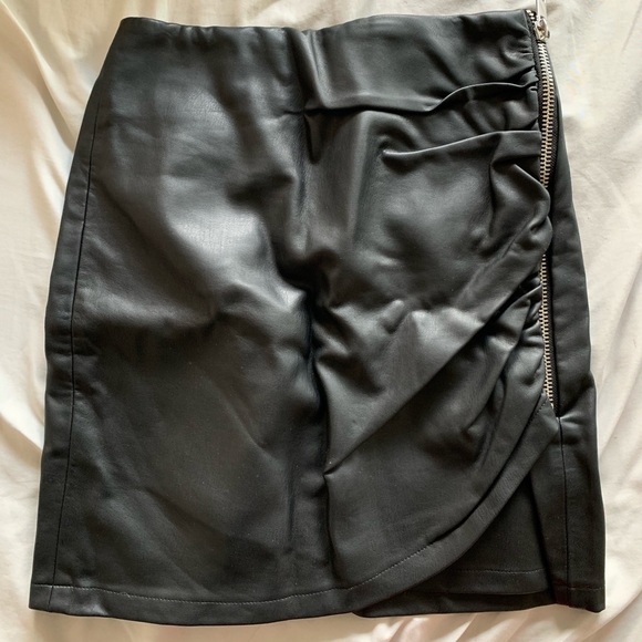Zara Leather Skirt - Picture 2 of 4